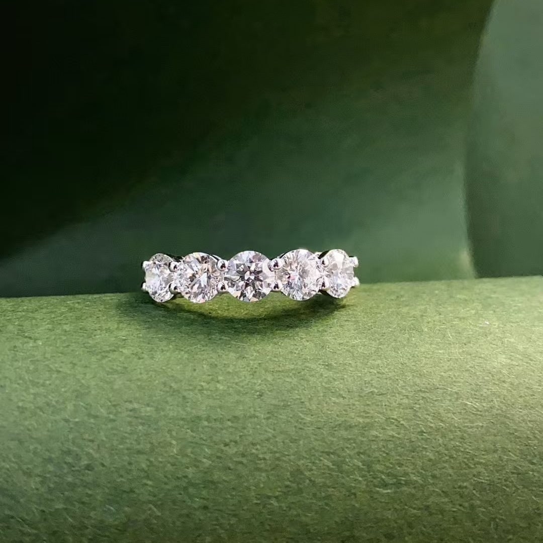 14k Gold 2 Ct Natural H Diamond Ring: Ref:230952353 // gold content:14k gold // ring size:7. 25us // // main gemstone:diamond // shape:round // carat weight:2ct // clarity grade:vs-si // color:h // treatment:natural // cut grade:g //