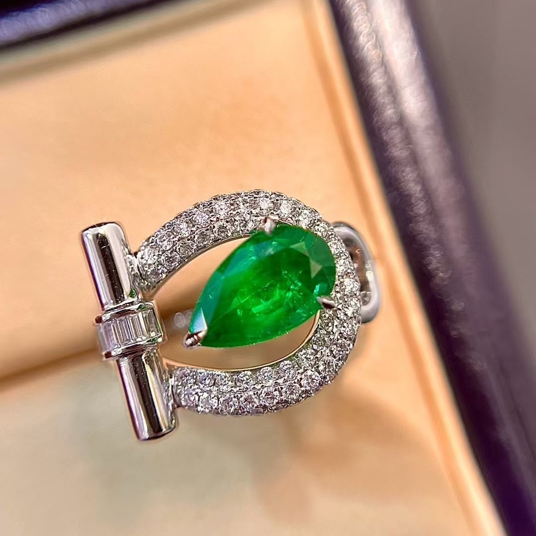 14k Gold 2.39 Ctw Vivid Green Natural Emerald & Diamond Ring - 4