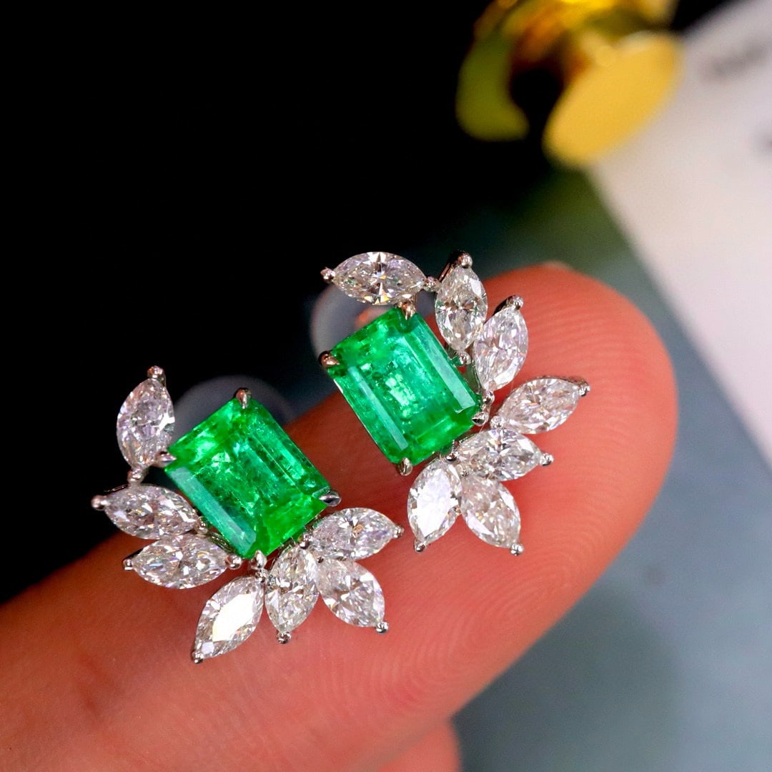 14k Gold 1.33 Ctw Vivid Green Natural Emerald & Diamond Earrings - 4