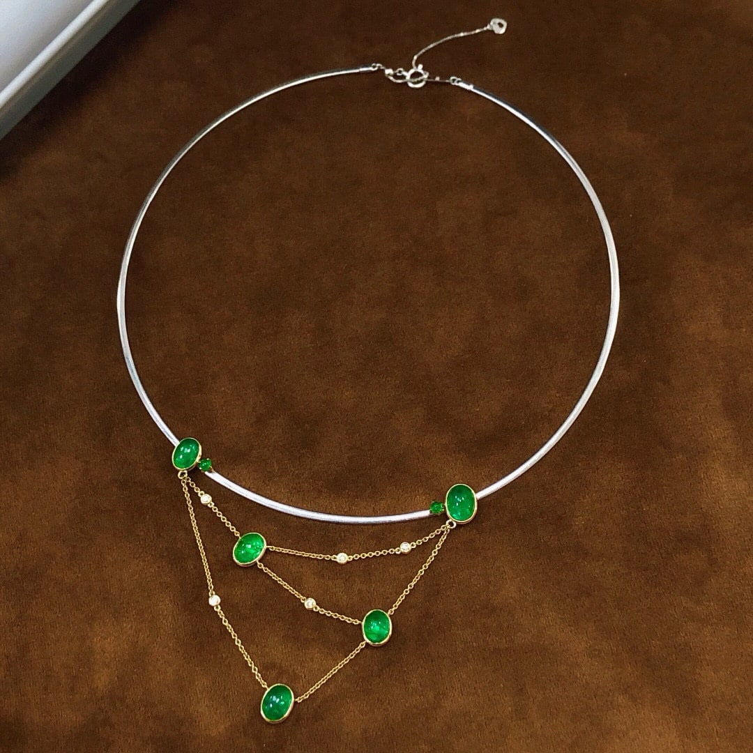 14k Gold 8.11 Ctw Vivid Green Natural Emerald & Diamond Necklace: Ref:230952383 // gold content:14k gold // main gemstone:emerald // shape:oval // carat weight:7. 99ct // color:vivid green // treatment:natural // // adjacent gemstone 2 : diamond // shape:round //