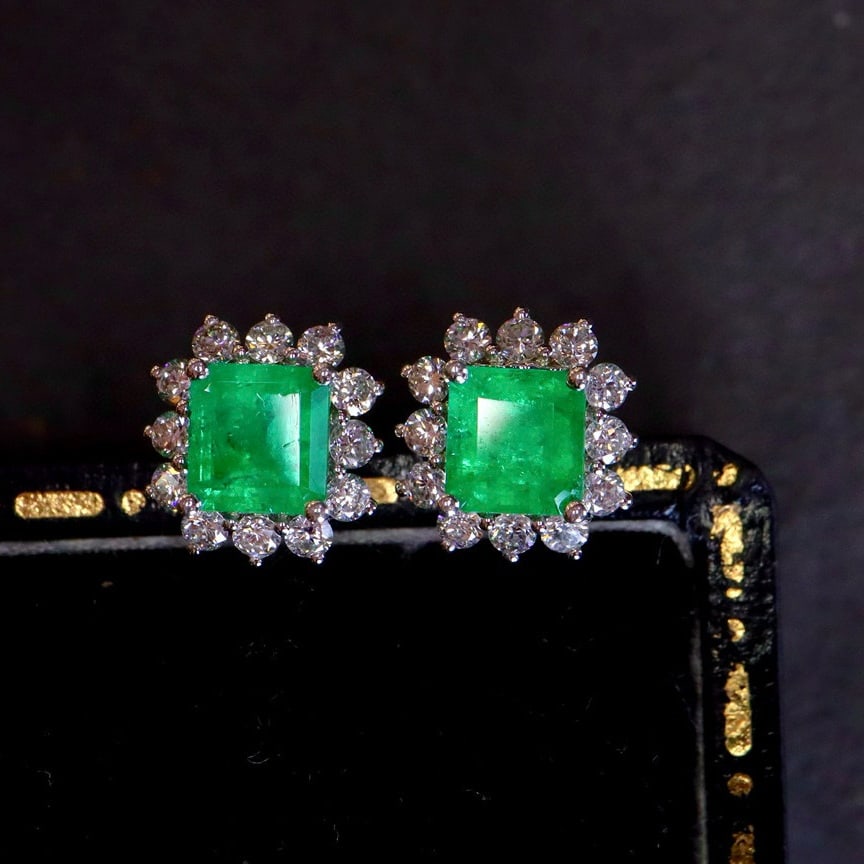 14k Gold 1.02 Ctw Vivid Green Natural Emerald & Diamond Earrings - 2