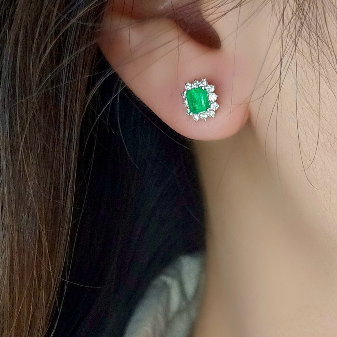 14k Gold 1.02 Ctw Vivid Green Natural Emerald & Diamond Earrings - 3