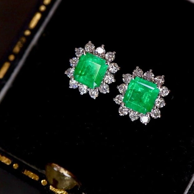 14k Gold 1.02 Ctw Vivid Green Natural Emerald & Diamond Earrings - 5