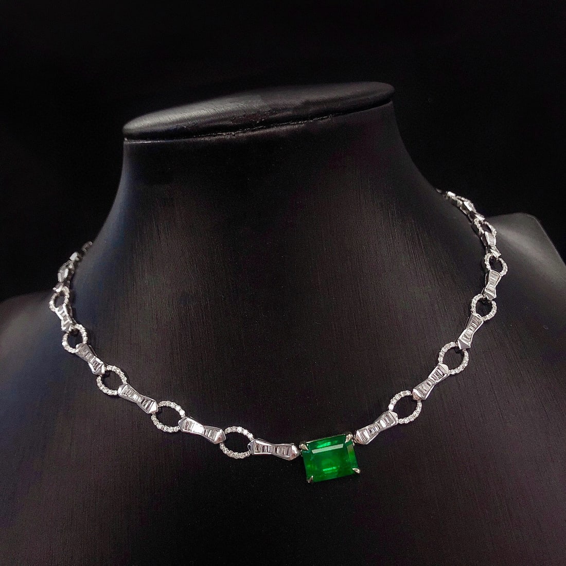 14k Gold 8.26 Ctw Vivid Green Natural Emerald & Diamond Necklace - 3