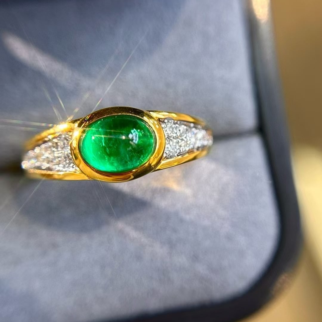 14k Gold 1.28 Ctw Vivid Green Natural Emerald & Diamond Ring: Ref:230952400 // gold content:14k gold // ring size:7. 25us // // main gemstone:emerald // shape:oval // carat weight:1. 10ct // color:vivid green // treatment:natural // // adjacent gemstone 2 : diam