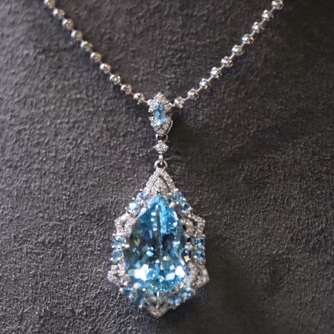 14k Gold 3.94 Ctw Natural Aquamarine & Diamond Pendant( Without Chain ): Ref:230952402 // gold content:14k gold // main gemstone:aquamarine // shape:pear // carat weight:3. 71ct // color:santa maria color // treatment:natural // // adjacent gemstone 2 : diamond // shape:ro