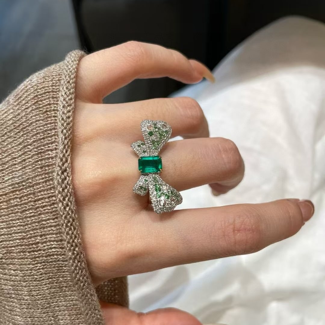 14k Gold 0.82 Ct Vivid Green Natural Emerald & Diamond Ring - 4