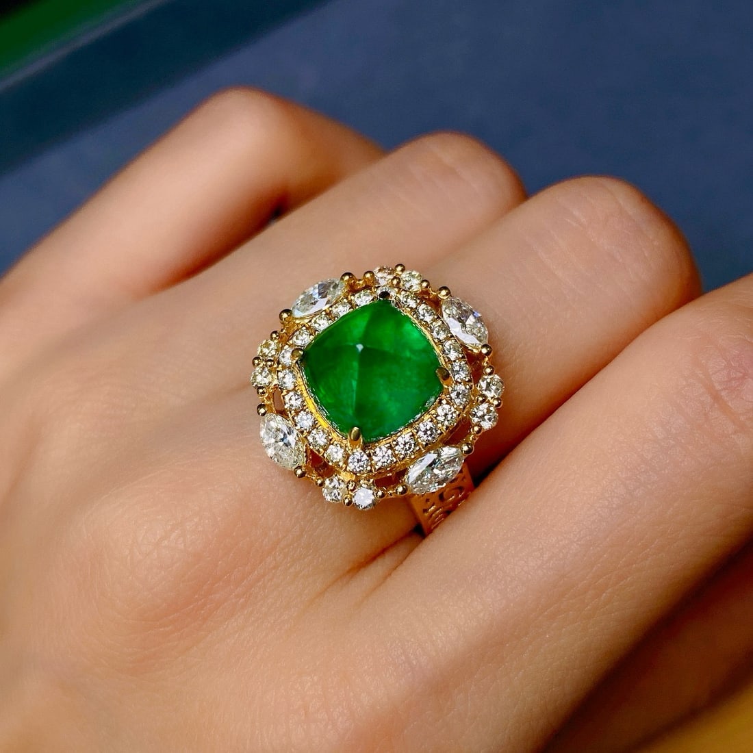 14k Gold 6.23 Ctw Vivid Green Natural Emerald & Diamond Ring - 5