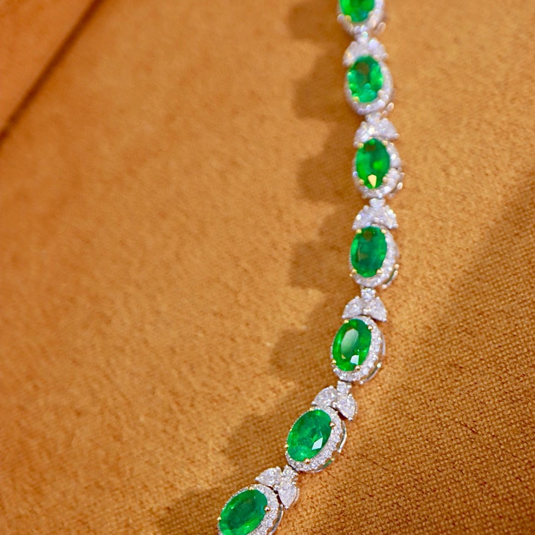14k Gold 8.05 Ctw Natural Emerald & Diamond Bracelet - 4