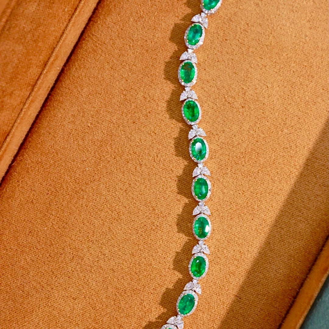 14k Gold 8.05 Ctw Natural Emerald & Diamond Bracelet - 6
