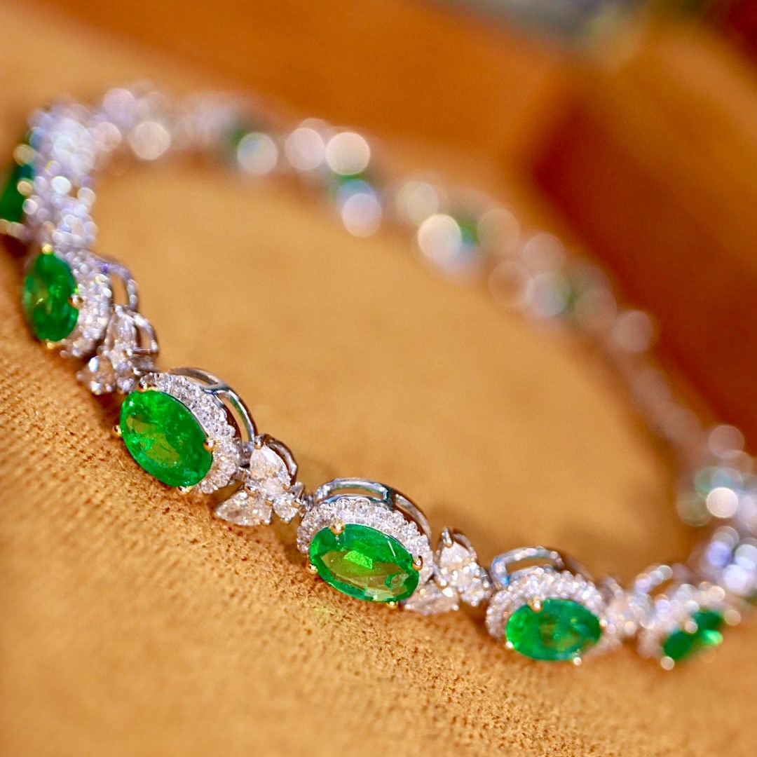 14k Gold 8.05 Ctw Natural Emerald & Diamond Bracelet - 7
