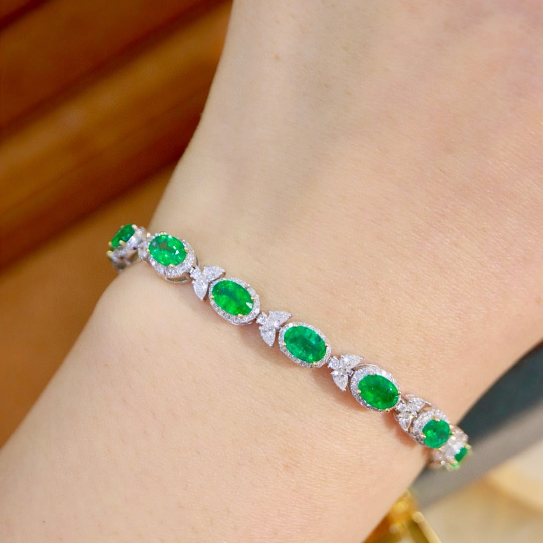 14k Gold 8.05 Ctw Natural Emerald & Diamond Bracelet - 8