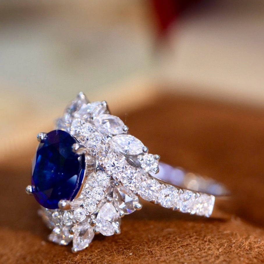 14k Gold 2.31 Ctw Vivid Blue Natural Sapphire & Diamond Ring - 4