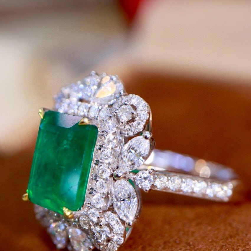 14k Gold 3.73 Ctw Natural Emerald & Diamond Ring - 4