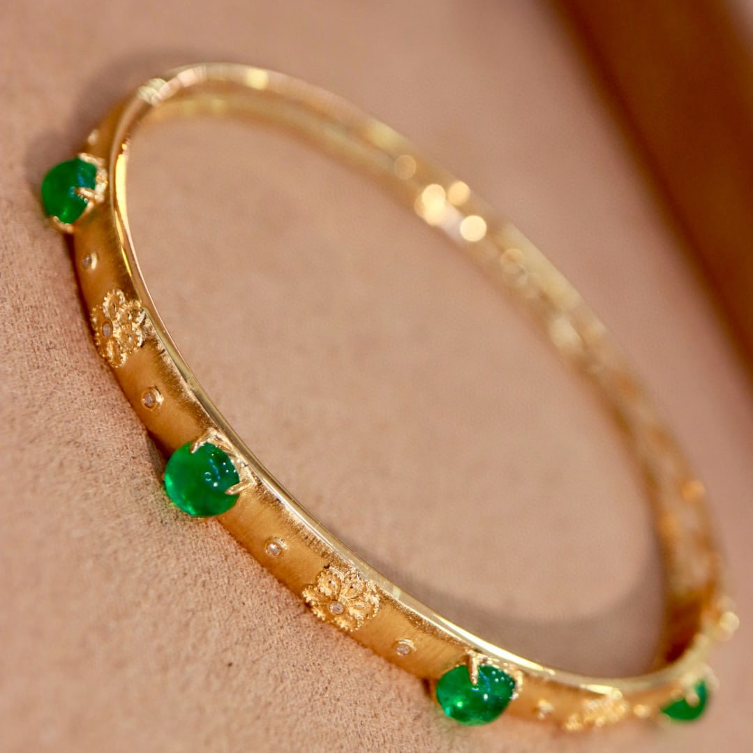 14k Gold 4.04 Ctw Natural Emerald & Diamond Bangle - 5
