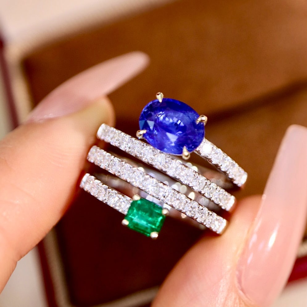 14k Gold 2.61 Ctw Natural Sapphire & Diamond Ring: Ref:230952440 // gold content:14k gold // ring size:7. 25us // // main gemstone:sapphire // shape:oval // carat weight:1. 8ct // color:royal blue // treatment:natural // // adjacent gemstone 2 : diamo