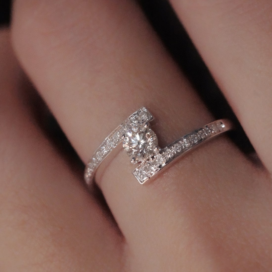 14k Gold 0.3 Ct Natural H Diamond Ring - 9