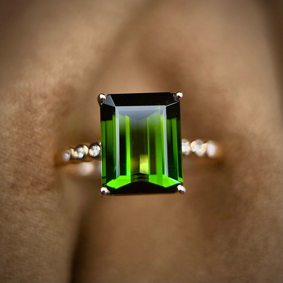 14k Gold 3.43 Ctw Natural Tourmaline & Diamond Ring: Ref:230953006 // gold content:14k gold // ring size:7. 25us // // main gemstone:tourmaline // shape:octagonal // carat weight:3. 4ct // color:green // treatment:natural // // adjacent gemstone 2 :