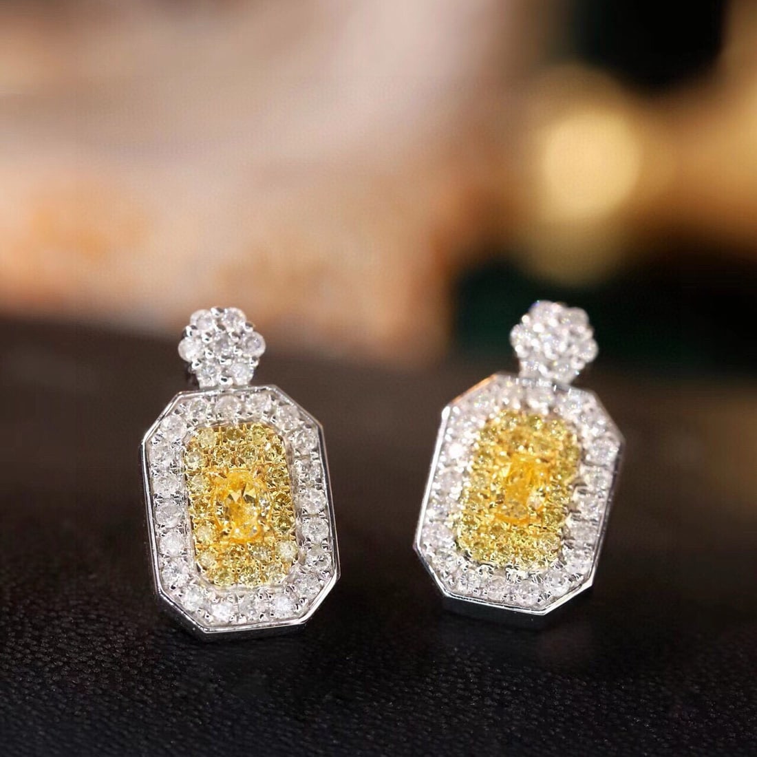14k Gold 0.80 Ctw Natural Yellow Diamond & Diamond Earrings: Ref:230953032 // gold content:14k gold // main gemstone:yellow diamond // shape:oval // carat weight:0. 24ct // color:yellow // treatment:natural // // adjacent gemstone 2 : diamond // shape:round //