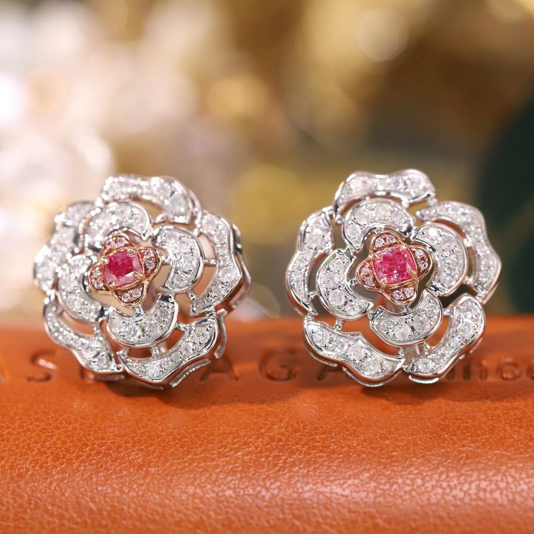 14k Gold 0.90 Ctw Natural Pink Diamond & Diamond Earrings: Ref:230953038 // gold content:14k gold // main gemstone:pink diamond // shape:cushion // carat weight:0. 28ct // color:pink // treatment:natural // // adjacent gemstone 2 : diamond // shape:round