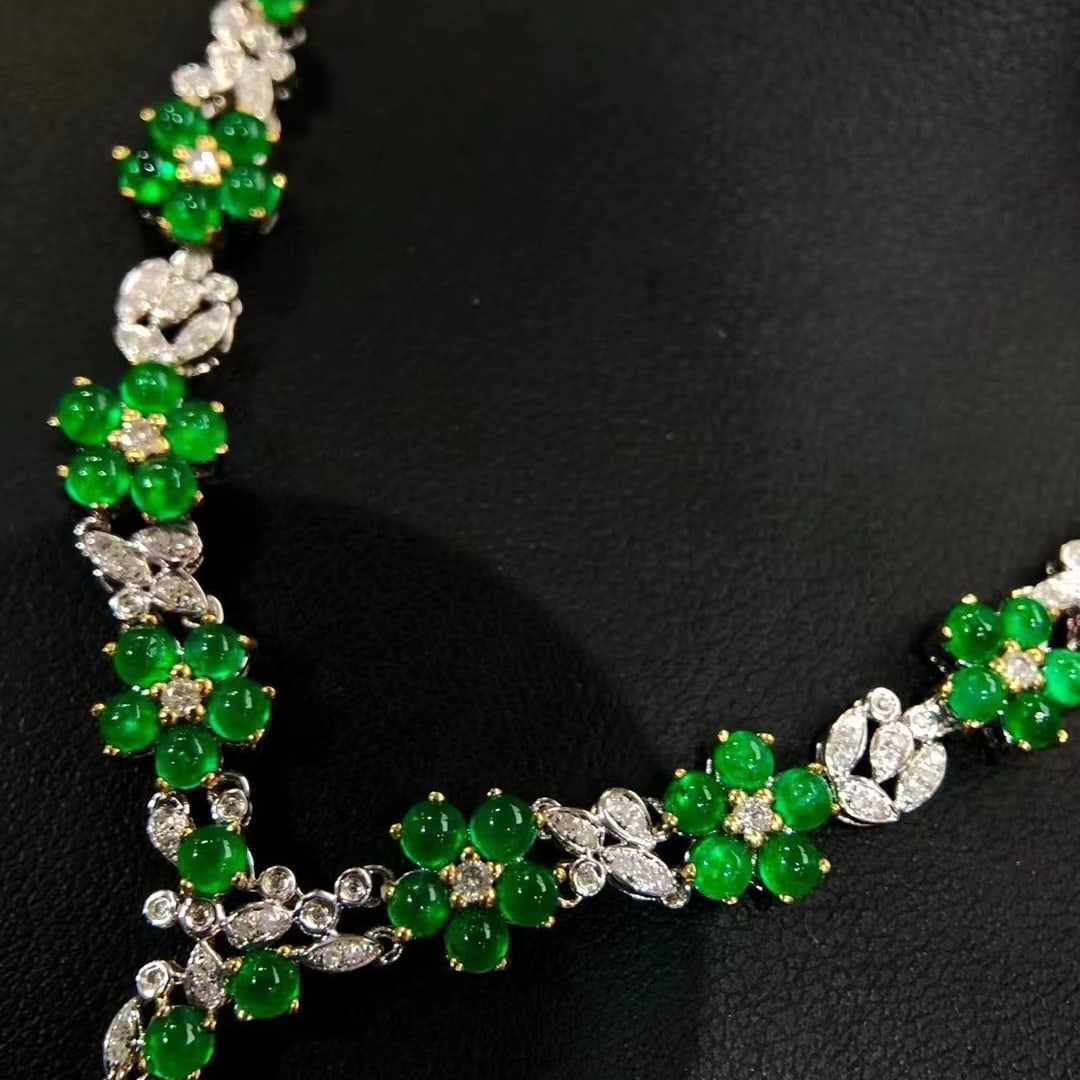 14k Gold 6 Ct Vivid Green Natural Emerald & Diamond Necklace: Ref:230953048 // gold content:14k gold // main gemstone:emerald // shape:round // carat weight:6ct // color:vivid green // treatment:natural // cut grade:g // // adjacent gemstone 2 : diamond // shape
