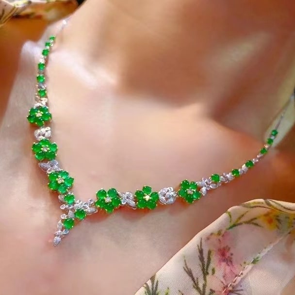 14k Gold 6 Ct Vivid Green Natural Emerald & Diamond Necklace - 3