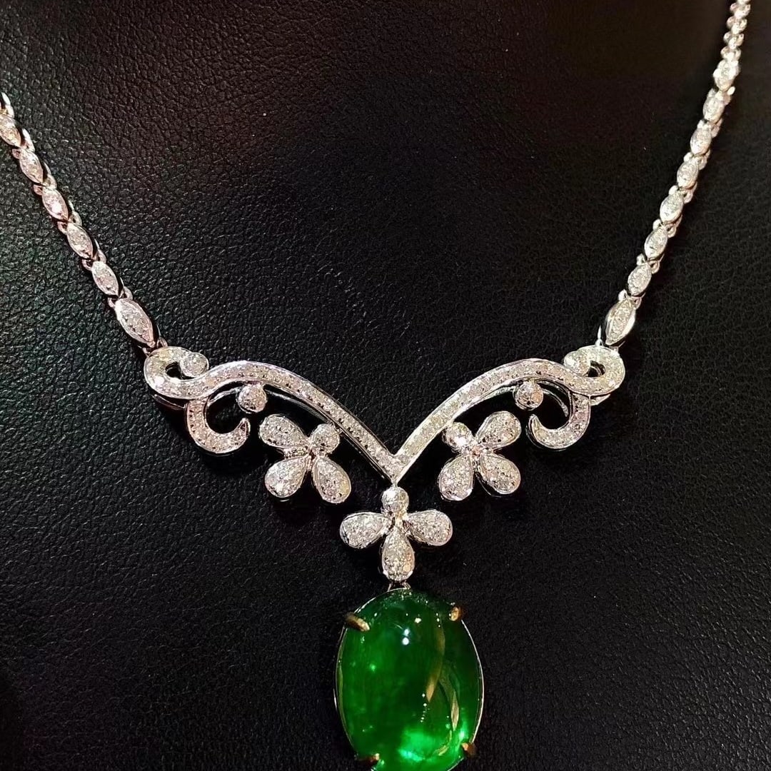 14k Gold 5.7 Ct Vivid Green Natural Emerald & Diamond Necklace: Ref:230953053 // gold content:14k gold // main gemstone:emerald // shape:oval // carat weight:5. 7ct // color:vivid green // treatment:natural // // adjacent gemstone 2 : diamond // shape:round // cla
