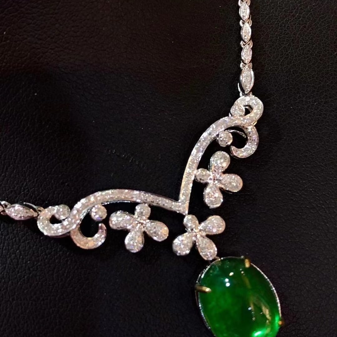 14k Gold 5.7 Ct Vivid Green Natural Emerald & Diamond Necklace - 3