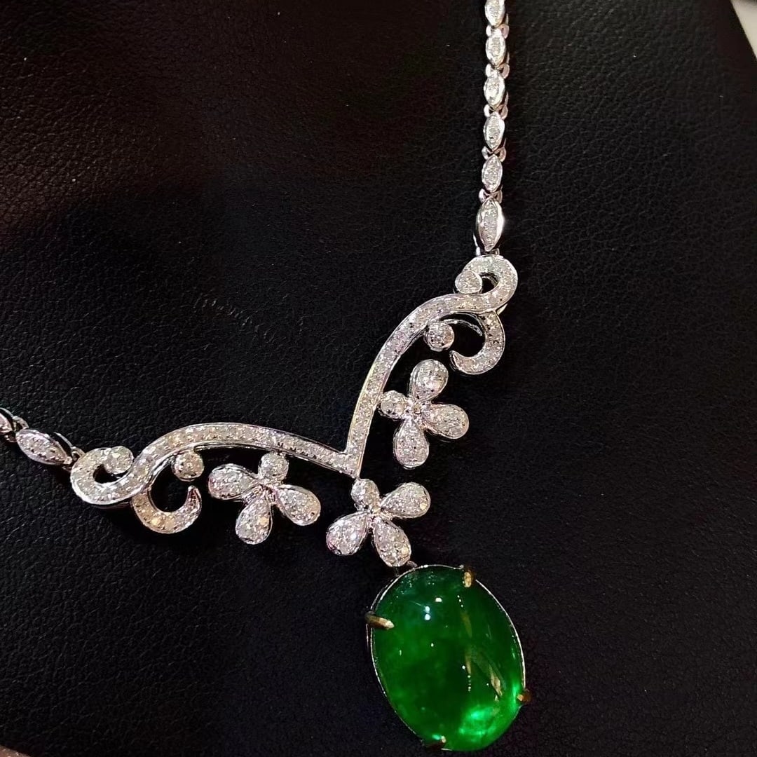 14k Gold 5.7 Ct Vivid Green Natural Emerald & Diamond Necklace - 5