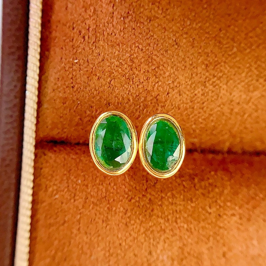14k Gold 1 Ct Vivid Green Natural Emerald Earrings - 2