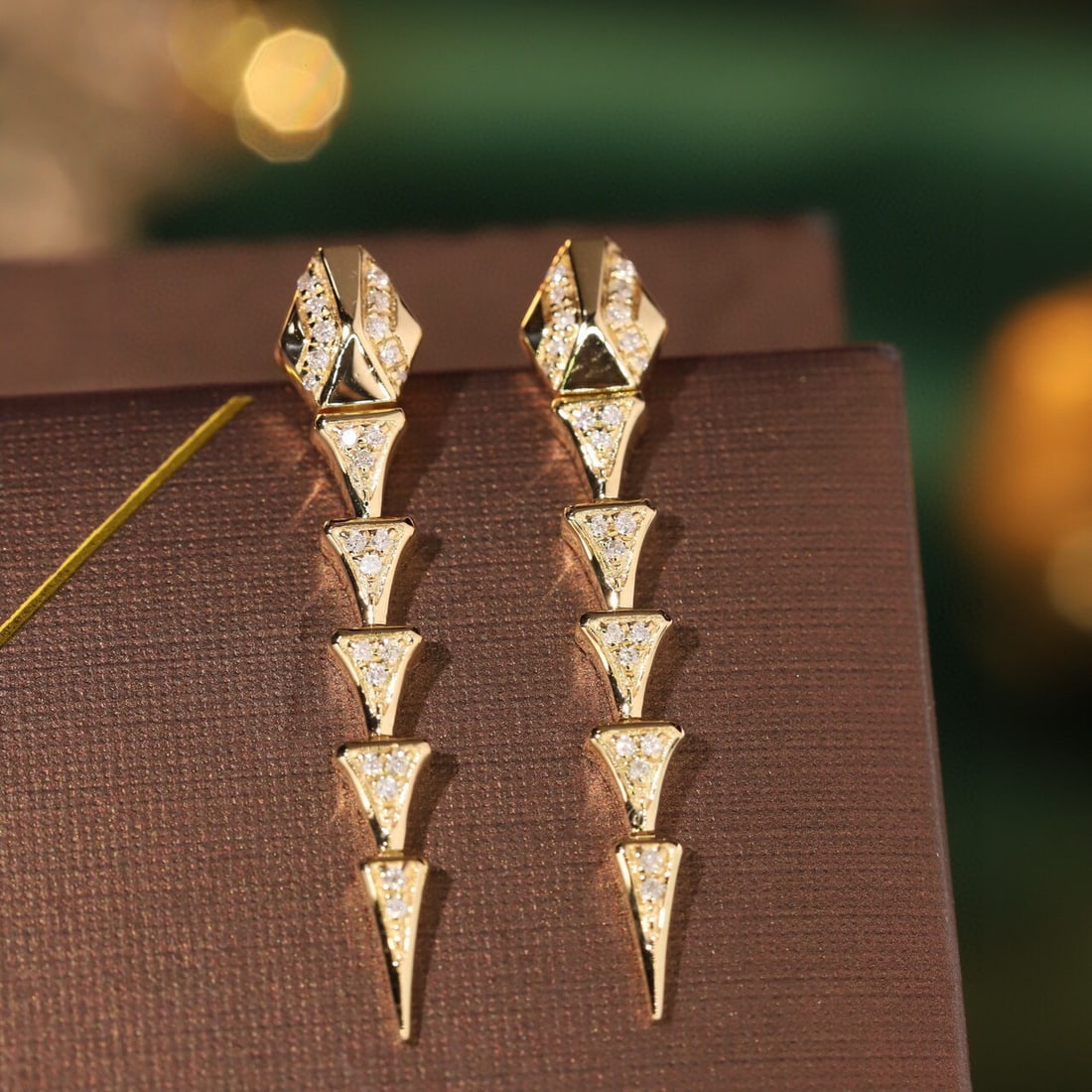 14k Gold 0.16 Ct Natural H Diamond Earrings: Ref:230953074 // gold content:14k gold // main gemstone:diamond // shape:round // carat weight:0. 16ct // clarity grade:vs-si // color:h // treatment:natural // cut grade:g // Condition: NewLow