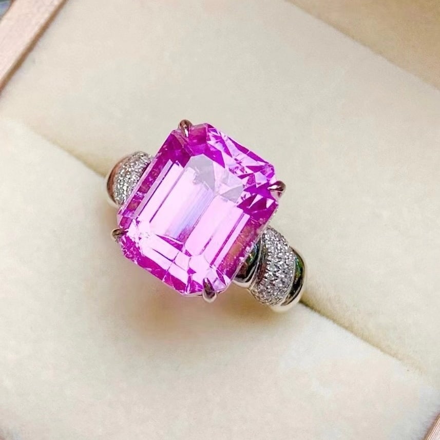 14k Gold 12.65 Ct Natural Kunzite & Diamond Ring: Ref:230953078 // gold content:14k gold // ring size:7. 25us // // main gemstone:kunzite // shape:octagonal // carat weight:12. 65ct // color:purple // treatment:natural // // adjacent gemstone 2 :
