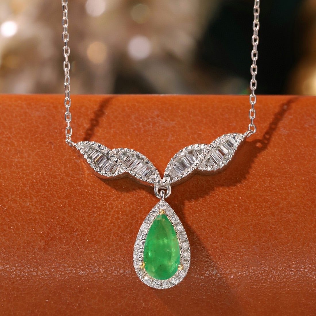 14k Gold 0.69 Ctw Natural Emerald & Diamond Necklace: Ref:230953081 // gold content:14k gold // main gemstone:emerald // shape:pear // carat weight:0. 44ct // color:green // treatment:natural // // adjacent gemstone 2 : diamond // shape:multiply // carat