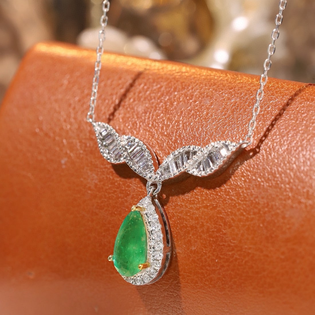 14k Gold 0.69 Ctw Natural Emerald & Diamond Necklace - 3