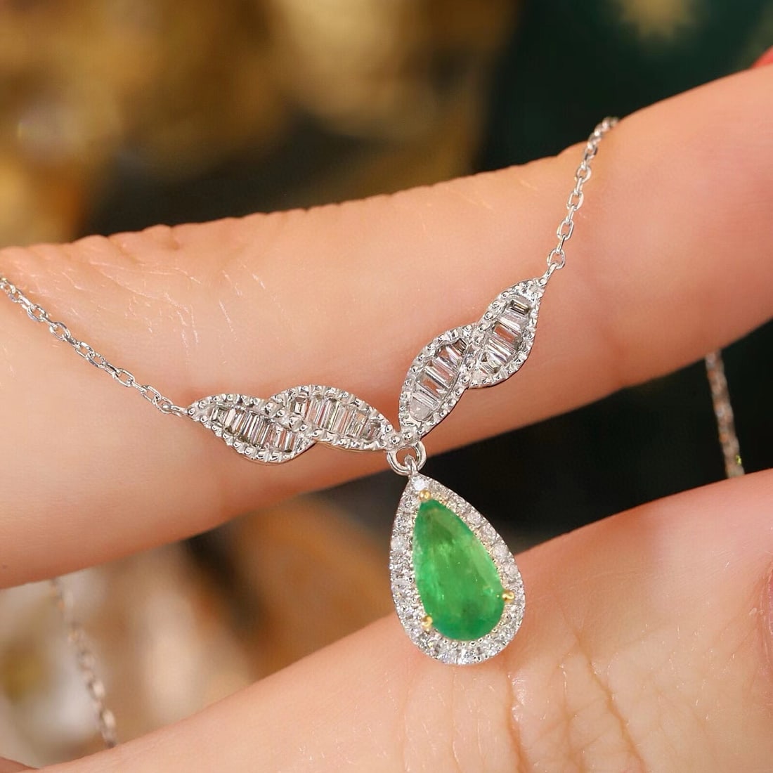 14k Gold 0.69 Ctw Natural Emerald & Diamond Necklace - 5