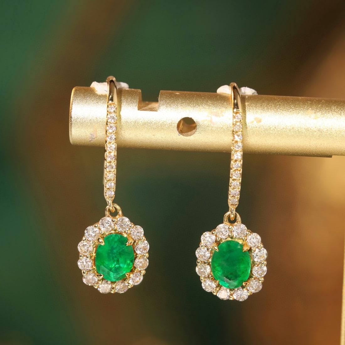 14k Gold 1.14 Ctw Natural Emerald & Diamond Earrings: Ref:230953086 // gold content:14k gold // main gemstone:emerald // shape:oval // carat weight:0. 7ct // color:green // treatment:natural // // adjacent gemstone 2 : diamond // shape:round // carat wei