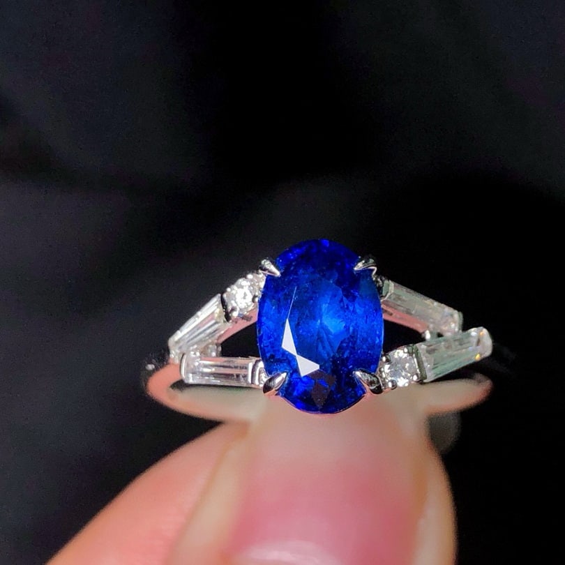14k Gold 2.17 Ctw Natural Sapphire & Diamond Ring: Ref:230953091 // gold content:14k gold // ring size:7. 25us // // main gemstone:sapphire // shape:oval // carat weight:1. 75ct // color:royal blue // treatment:natural // // adjacent gemstone 2 : diam