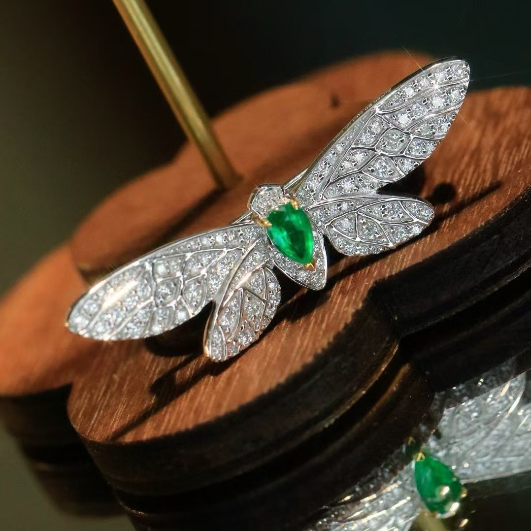 14k Gold 0.56 Ctw Vivid Green Natural Emerald & Diamond Brooch - 6