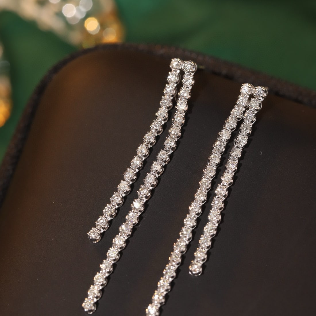 14k Gold 1.1 Ct Natural H Diamond Earrings: Ref:230953100 // gold content:14k gold // main gemstone:diamond // shape:round // carat weight:1. 1ct // clarity grade:vs-si // color:h // treatment:natural // cut grade:g // Condition: NewLow