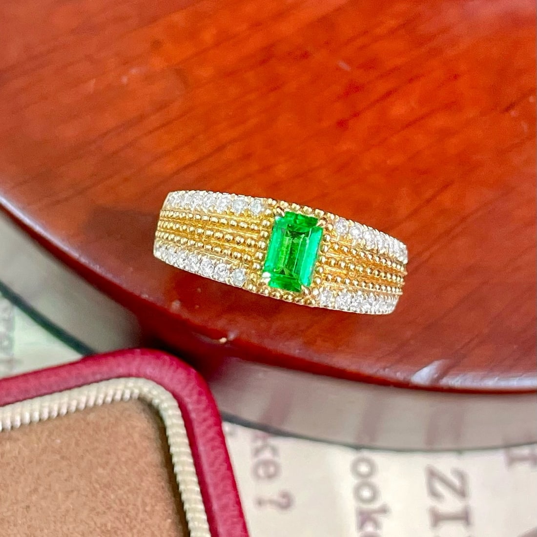 14k Gold 0.83 Ctw Vivid Green Natural Emerald & Diamond Ring - 2