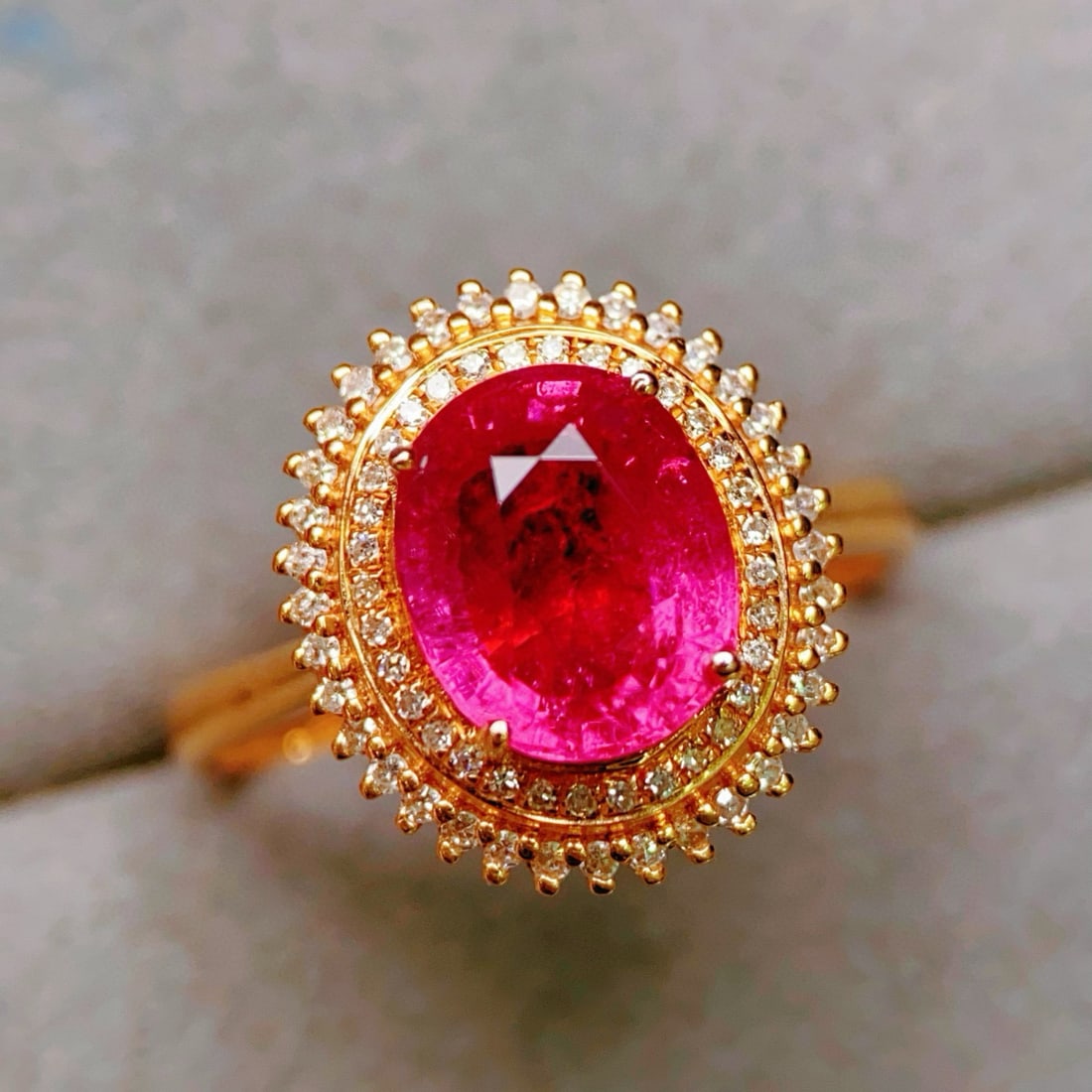 14k Gold 2.33 Ctw Natural Tourmaline & Diamond Ring: Ref:230953106 // gold content:14k gold // ring size:7. 25us // // main gemstone:tourmaline // shape:oval // carat weight:2. 05ct // color:red // treatment:natural // // adjacent gemstone 2 : diamond /