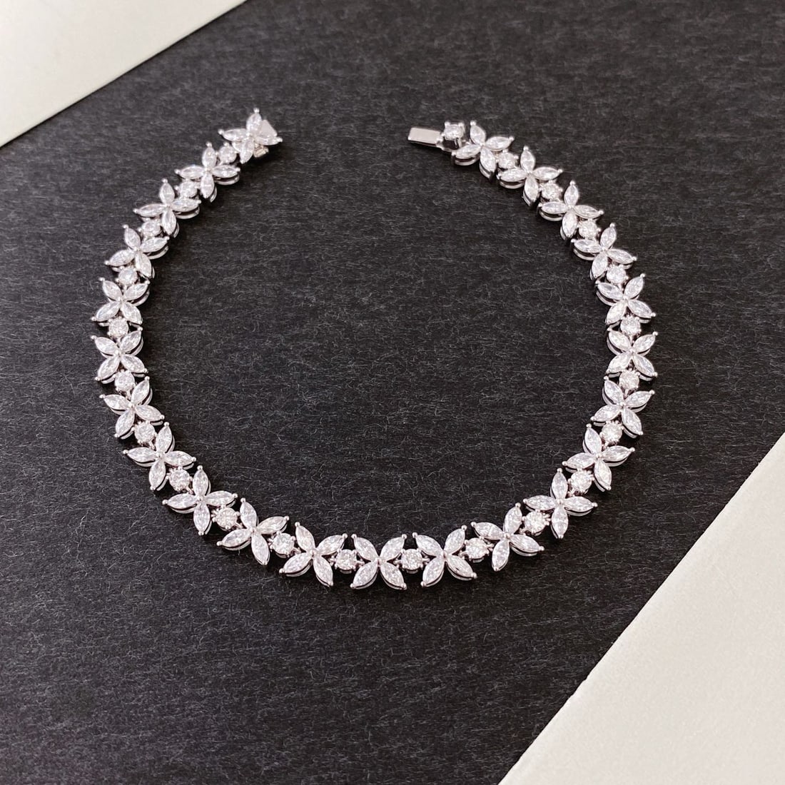 14k Gold 4.6 Ct Natural H Diamond Bracelet: Ref:230953110 // gold content:14k gold // main gemstone:diamond // shape:multiply // carat weight:4. 6ct // clarity grade:vs-si // color:h // treatment:natural // Condition: NewLow Estimate: