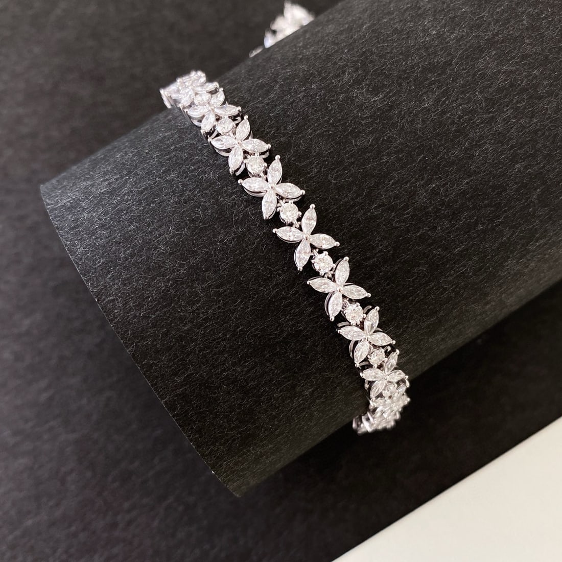 14k Gold 4.6 Ct Natural H Diamond Bracelet - 2