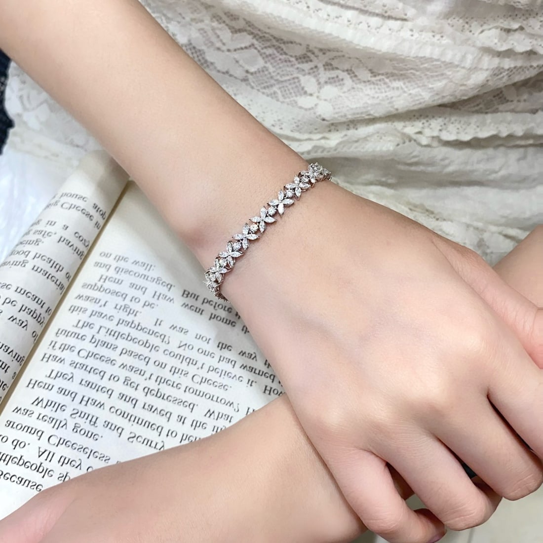 14k Gold 4.6 Ct Natural H Diamond Bracelet - 4