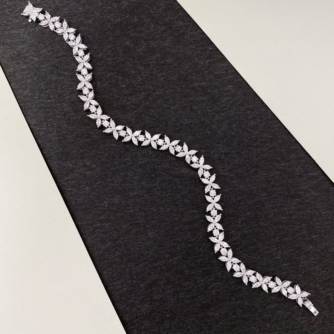 14k Gold 4.6 Ct Natural H Diamond Bracelet - 6