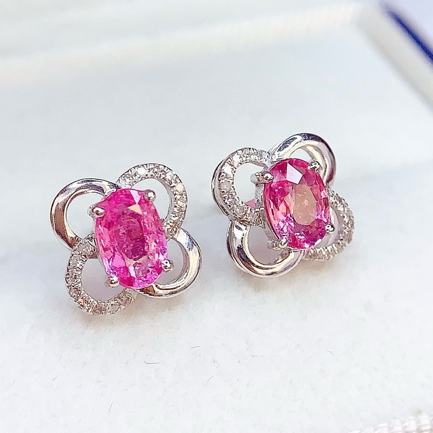 14k Gold 1.12 Ct Natural Sapphire & Diamond Earrings: Ref:230953114 // gold content:14k gold // main gemstone:sapphire // shape:oval // carat weight:1. 12ct // color:pink // treatment:natural // // adjacent gemstone 2 : diamond // number of stones:32 //