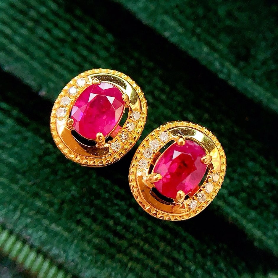 14k Gold 1 Ct Natural Ruby & Diamond Earrings: Ref:230953116 // gold content:14k gold // main gemstone:ruby // shape:oval // carat weight:1ct // color:red // treatment:natural // // adjacent gemstone 2 : diamond // number of stones:12 // shape:rou