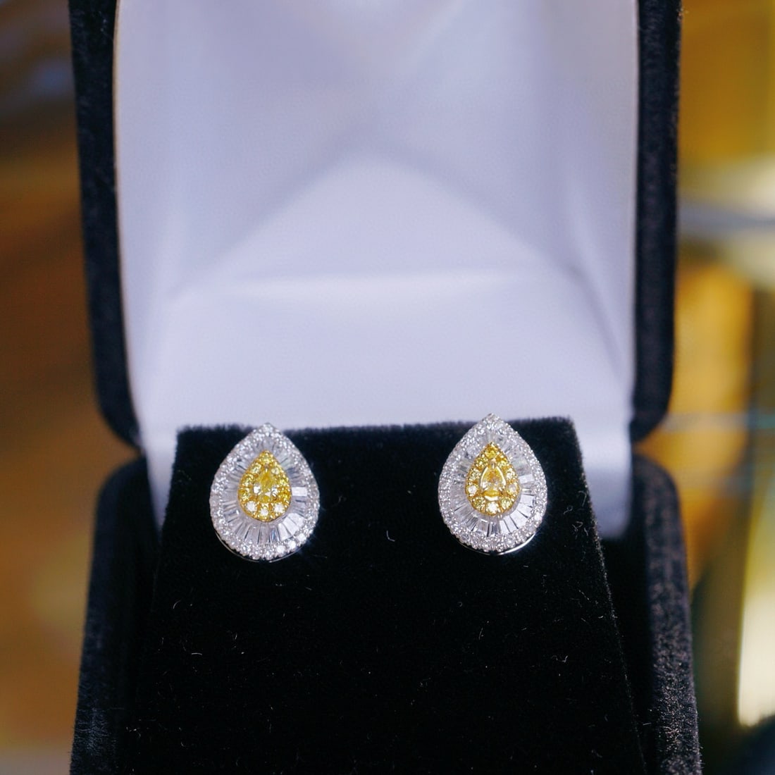 14k Gold 0.70 Ct Natural Color Diamond Earrings - 3