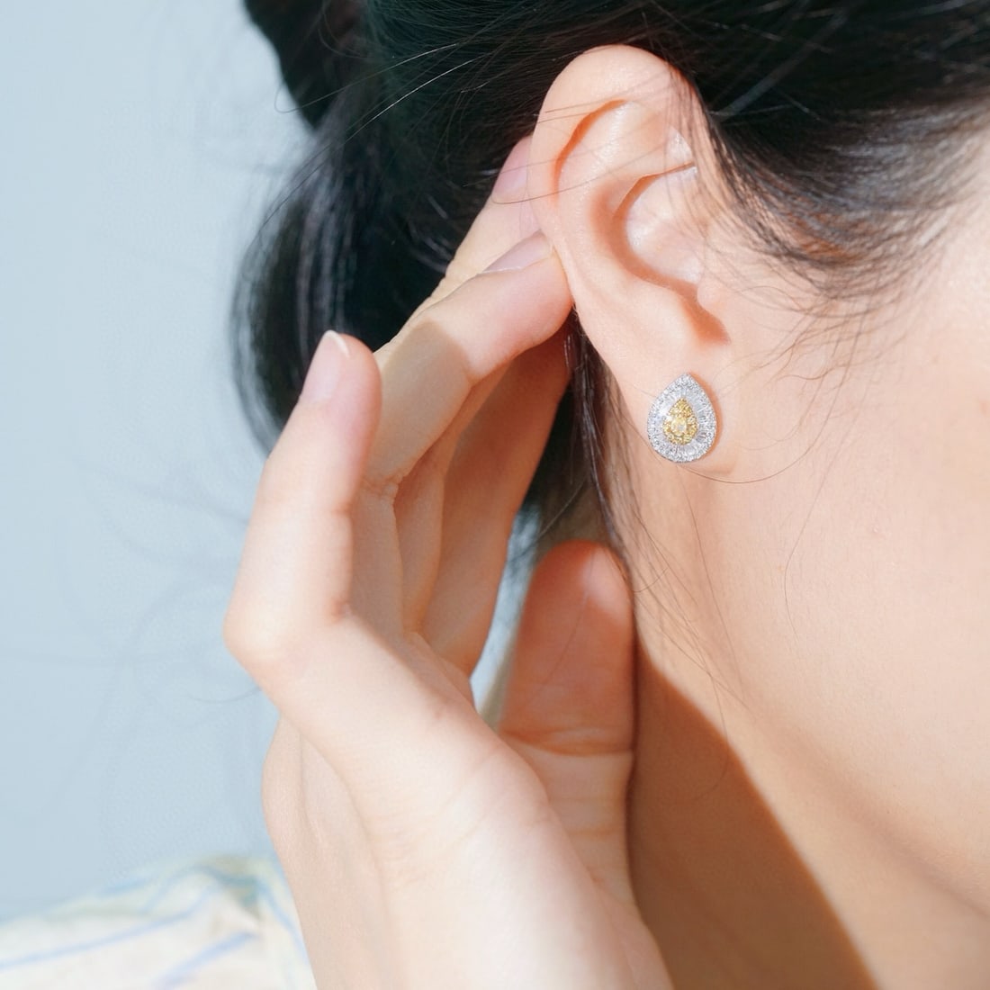 14k Gold 0.70 Ct Natural Color Diamond Earrings - 4