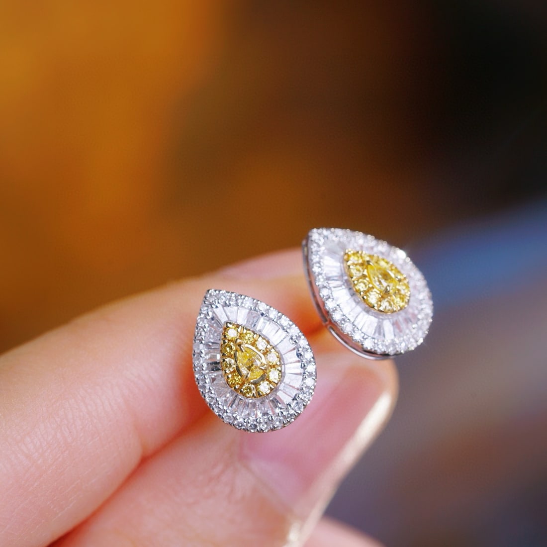 14k Gold 0.70 Ct Natural Color Diamond Earrings - 6